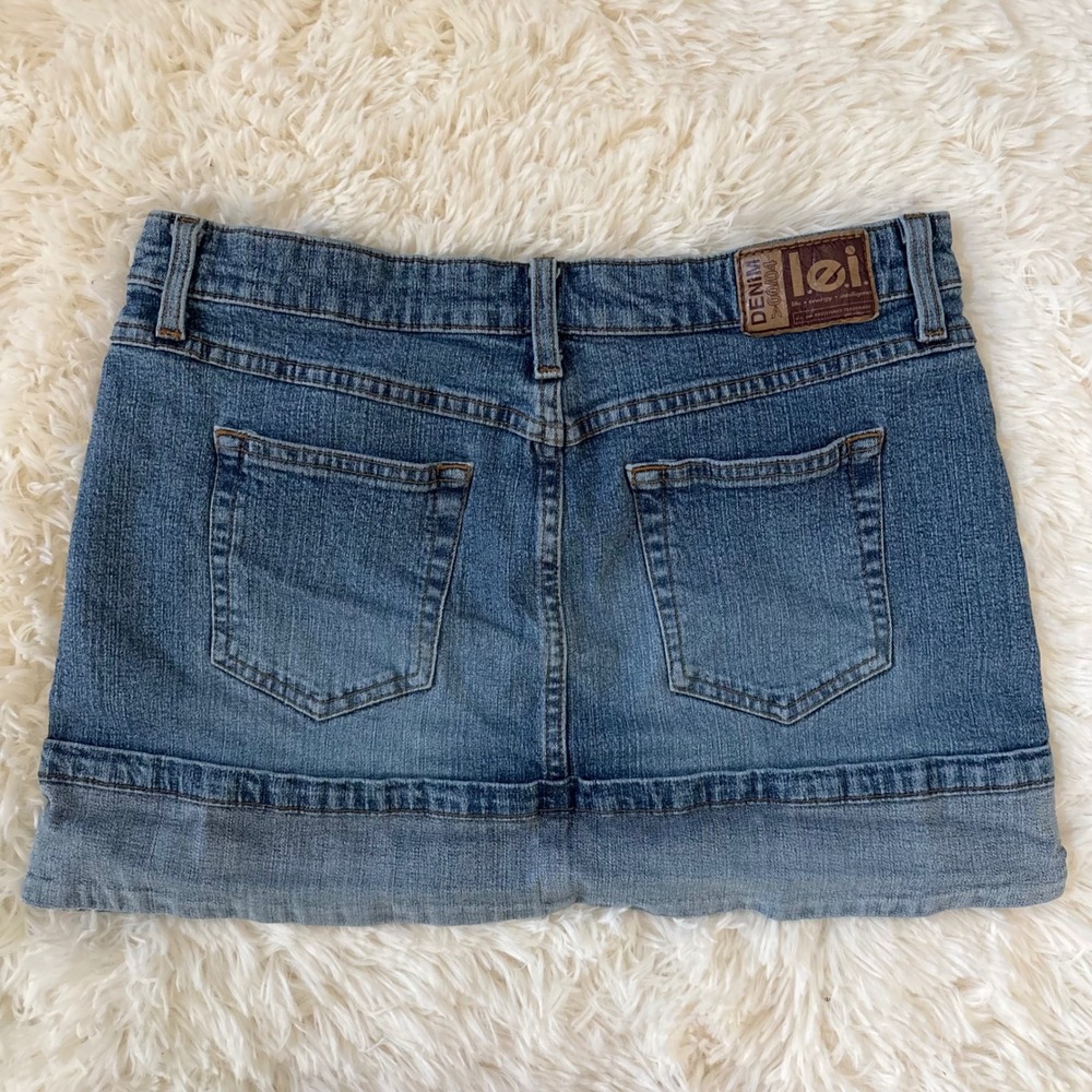 LEI Denim Mini Skirt Blue Medium Wash Low Rise Y2K Button Tab Size 9